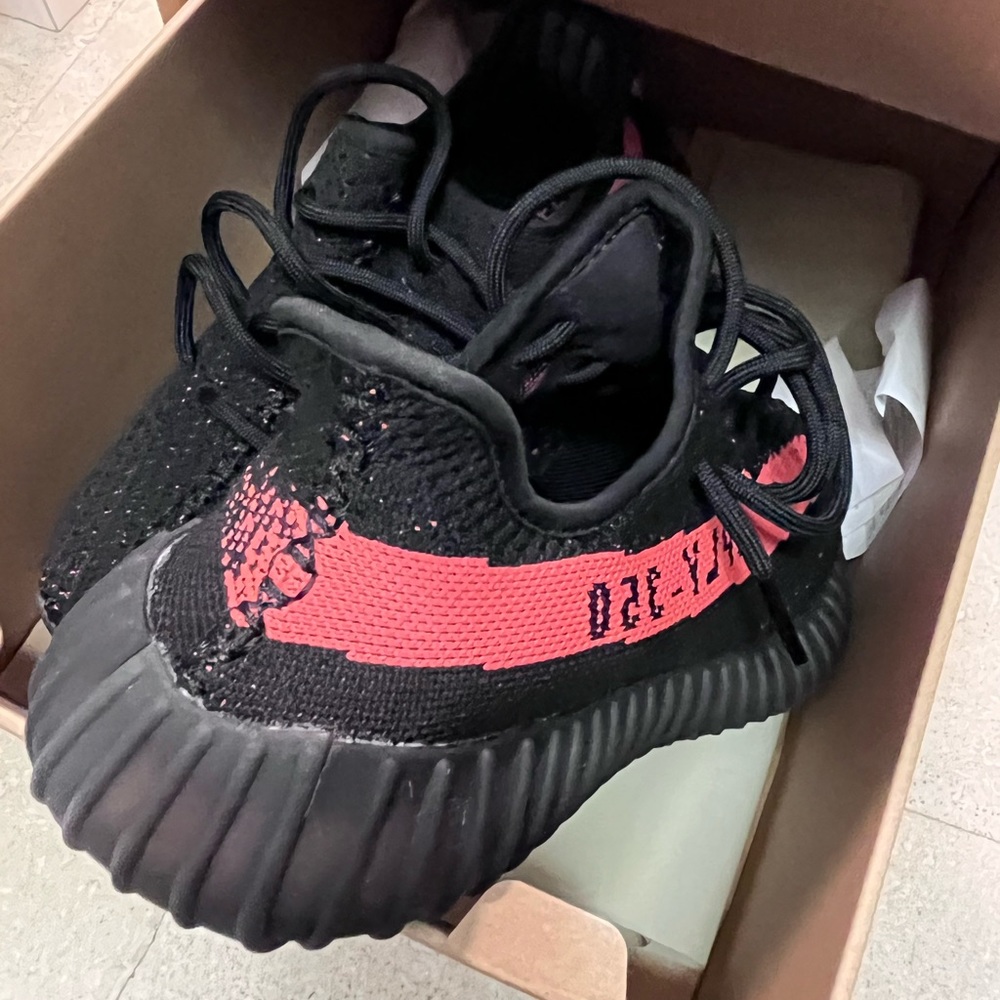 Yeezy Boost - Picture 4 of 4